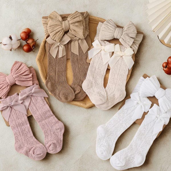 Conjunto de meias e faixa de cabelo para bebê menina - Meias de tricô vintage com laço - Acessórios estilo espanhol para recém-nascidos a 12 meses - Roupa infantil macia - Presente para chá de bebê