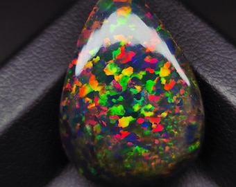 Naturlig svart eld 22 karat opal cabochon, Welo opal ädelsten, päronformad, smyckestillverkning (27x19x9 mm)