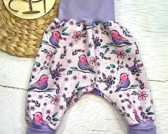 Handgemachte mitwachsende Pumphose Gr. 44 - 122 weicher French Terry Baby, Mädchen - Frühling, Vögel, Blumen, Blätter, Ast, Zweig, Flieder
