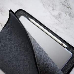 Kindle Scribe Colorsoft Lederhülle, Kindle Scribe 11 inch, Kindle Scribe 10.2, Wollfilz interieur, Passend für Business Folio