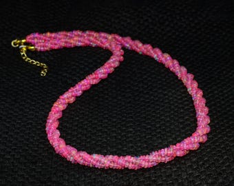 Collar trenzado con cuentas de ópalo rosa fuego natural para mujer