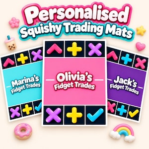 Op de afbeelding: Drie rechthoekige speelmatten met de tekst Personalised Squishy Trading Mats bovenaan. De matten tonen de namen Marina's Fidget Trades, Olivia's Fidget Trades en Jack's Fidget Trades met kleurrijke iconen zoals plustekens, pijlen en vinkjes.