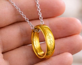 Collar con anillo de escritura élfica y colgante de fantasía de acero inoxidable