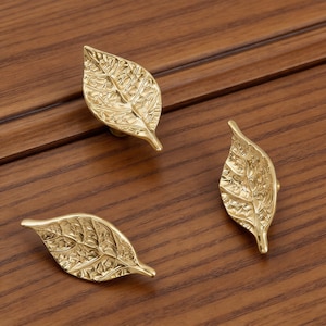 Tirador de cajón de latón con forma de hoja: Tiradores dorados para armarios y gabinetes.