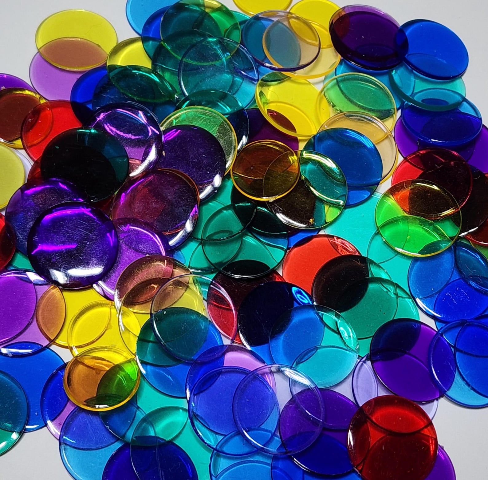 100 bingo chips in mix of red green blue yellow purple round colorful tokens junk journal collage paper art supplies