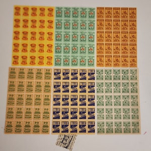 1 Blue Chip Savings Book Filled With Stamps 1960 GC/ Ephemera Junk