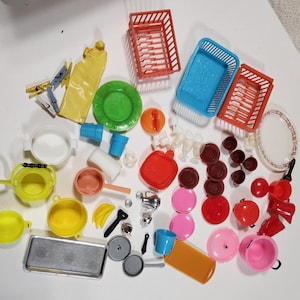 junk drawer lot of vintage doll kitchen items pans kettles cups etc dollhouse accessories