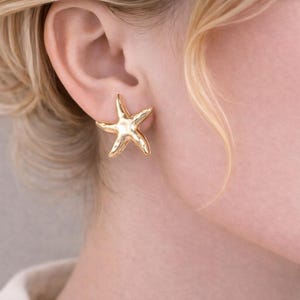 Goldene Seestern Ohrclips – Strand-inspirierter Ohrschmuck für Damen – Ohne Piercing, Sommer Geschenkidee