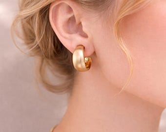 Smooth Round Clip On Hoop Earrings – Gold or Silver No Piercing Daily Gift for Women