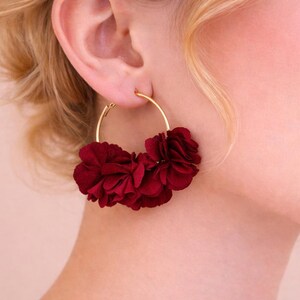 Pendientes Flores Rojas Aro Dorado Joyería Statement