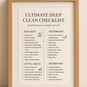 以下が含まれることがあります： 「ULTIMATE DEEP CLEAN CHECKLIST」と題された、クリーニングチェックリストが印刷されたフレーム。 チェックリストは、キッチン、バスルーム、リビングエリア、ベッドルームに分かれており、各カテゴリにさまざまなクリーニングタスクが記載されています。
