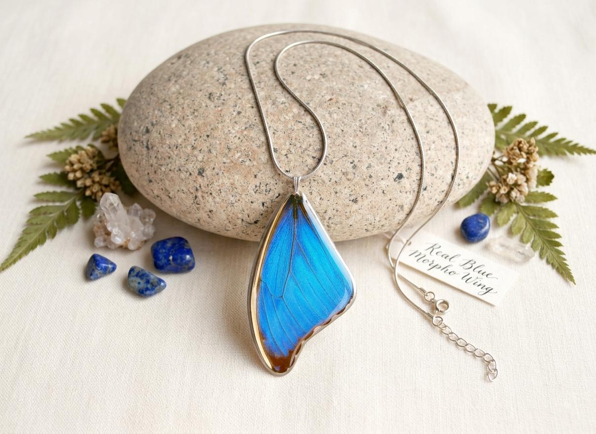 本物の青いモルフォ蝶の羽のネックレス：虹色に輝くジュエリー - Etsy 日本