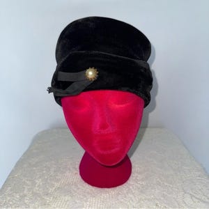 Vintage Union Made USA Black Velvet‎ Hat with Pearl Accent Old Money 1920s Style Black Velvet Hat with Roses by Whitall & Shon  main image 3