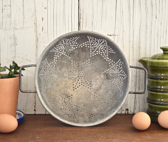 Large Vintage Standing Large Galvanized Aluminum Star Pattern Metal Colander Decor Kitchen Country Display Farmhouse Primitive