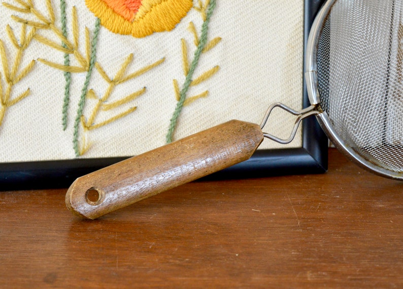 Vintage Mesh Hand Strainer with Brown Wooden Handle Handing Farmhouse Decor Colander Berry Pasta Vegetable