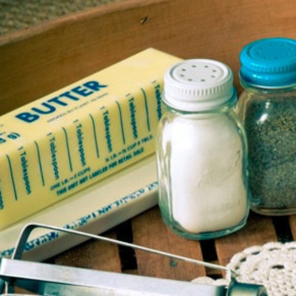 Vintage Mason Jar Ball Salt & Pepper Shakers Glass Jar Shakers Blue and White Lids Set in Box - TheUrbanBarn