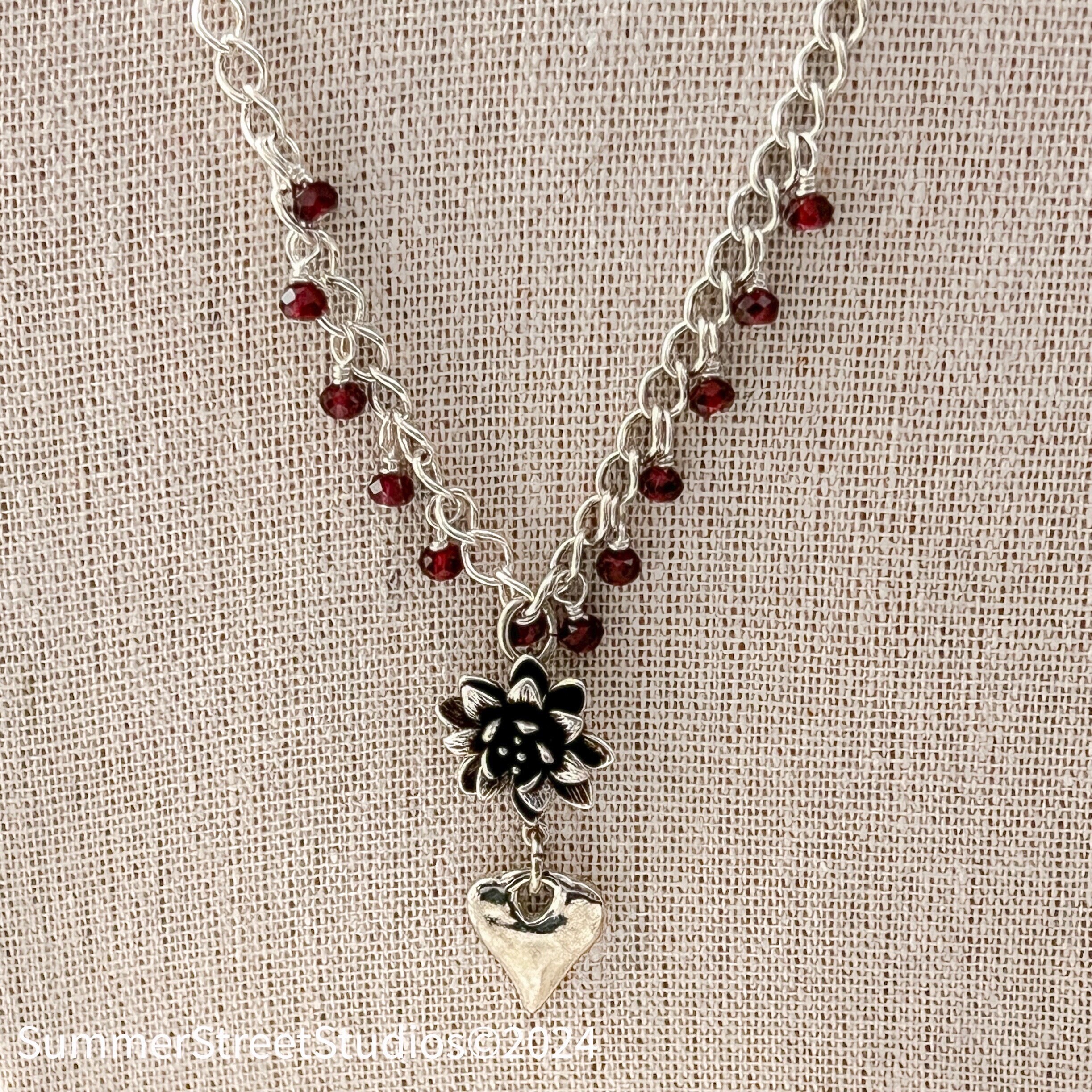 ■ENGBROX■ silver925 dahlia heart stone necklace EBNL25033 Silver Heart Necklace With Dahlia and Garnets Boho Sundance