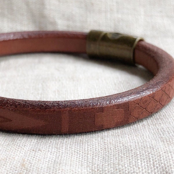 Embossed Saddle Leather Cuff Bracelet with Antiqued Brass Magnetic Clasp Boho Sundance Style