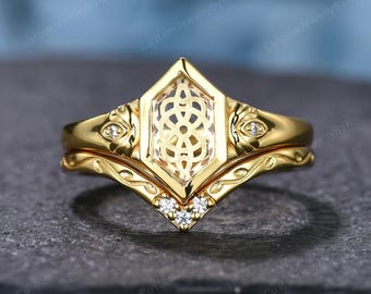 Anillo de compromiso único con moissanita hexagonal tallada en oro macizo, anillo de filigrana con nudo celta, alianza de boda apilable curva en V.