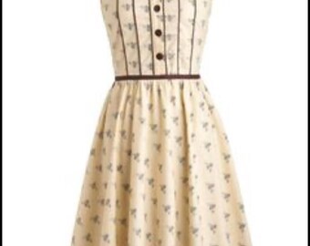 Sleeveless retro-inspired dress by Retrolicious. Cream base with an all-over bee Sz XL