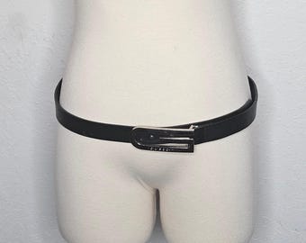 Vintage Guess zwarte leren smalle riem zilveren logogesp Y2K Large