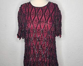 Blusa Stenay Petite Vintage de Seda con Cuentas y Lentejuelas, Color Burdeos y Negro, Con Borde Festoneado PL