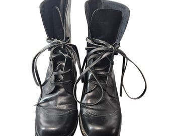 GUESS Vintage Black Leather Lace Up Ankle Boots Chunky Heel Grunge Womens 7.5