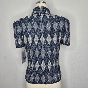 Top vintage Adrianna Navy Papell de seda con lentejuelas y cuentas, cuello alto, talla 8, nuevo con etiquetas. imagen 7