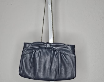 vintage Pochette en cuir bleu marine avec nœud et bandoulière en chaîne