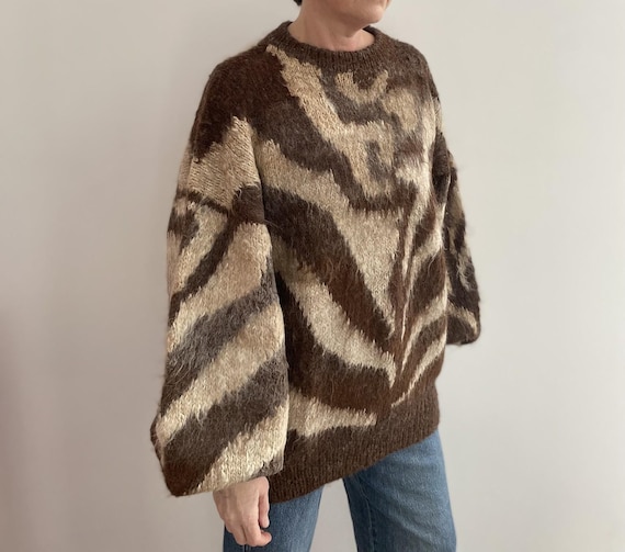 Vintage Hand Knit Alpaca Sweater – Brown Zebra Pattern, Oversized L/XL
