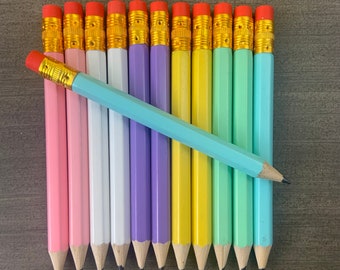 12 graziose matite da golf multicolori. formato mini matita per mani piccole.
