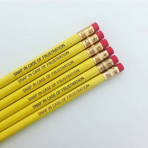 Snap in case of frustration Pencil set of in yellow. image 5