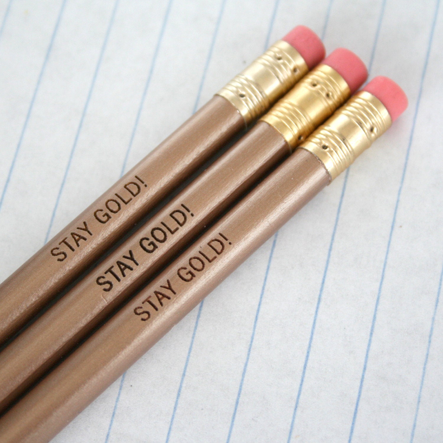 Restez Or Ensemble de Crayons Gravés Trois en Or. Personnalisés