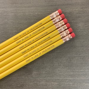 Snap in case of frustration Pencil set of in yellow. image 4