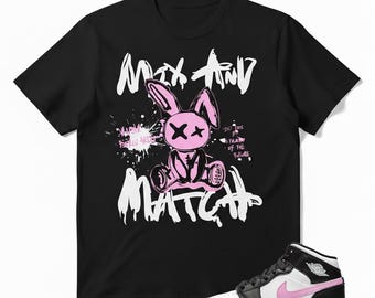 Maglietta grafica "Mix and Match" Rebel Bunny - Maglietta premium abbinata ad AJ 1 Mid Pink Shadow