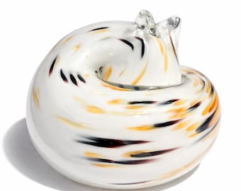 Nuevo pisapapeles de cristal con forma de gato durmiendo, blanco, beige y negro moteado.