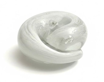 Pisapapeles de cristal blanco con forma de gato durmiendo