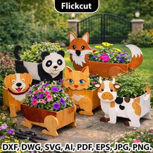 Pode incluir: Jardineiras de madeira em forma de animais, incluindo um cão, um panda, uma raposa, um gato e uma vaca, cada uma com flores coloridas. As jardineiras estão num jardim. O texto "Flickcut" e as opções de formato de arquivo: DXF, DWG, SVG, AI, PDF, EPS, JPG, PNG.