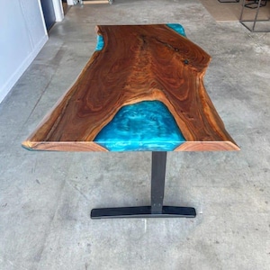 Groene hars River consoletafel | Live Edge houten gangtafel | Slank modern haldecor