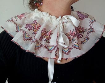 Detachable Frilly Cream Collar, Circus Clown Neck Ruff