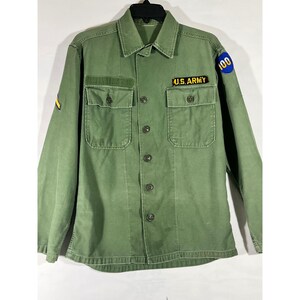 VTG US Army OG107 Chemise utilitaire en satin 100th Infantry Division Patch Homme M Vert