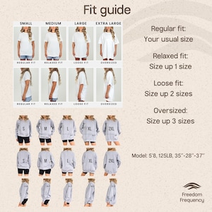 Puede incluir: Una gu&iacute;a de tallas con camisetas blancas y sudaderas grises de la S a la 2XL. El texto incluye: Fit guide, Regular fit: Your usual size, Relaxed fit: Size up 1 size, Loose fit: Size up 2 sizes, Oversized: Size up 3 sizes, Model: 5'8, 125LB, 35"-28"-37", Freedom Frequency.