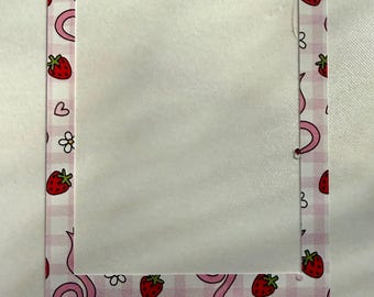 Serca, wstążki i truskawki Vocera Cover