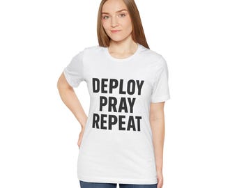 Koszulka DevOps Wdrażaj Modlitwa Powtarzaj Programista Humor Koszulka Inżynier Oprogramowania Prezent Kodowanie Koszulka Tech Humor Unisex Top