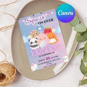 Può includere: Un invito colorato con il testo "Squish On Over" e "Elizabeth compie 10 anni!" presenta personaggi dei cartoni animati. L'invito include data, ora e dettagli sulla posizione. Il logo Canva è visibile.