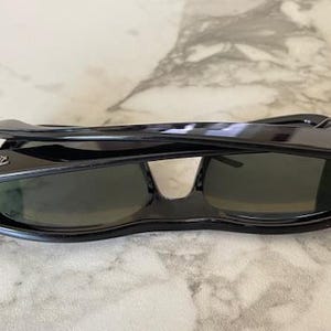 Gafas de sol Ray-Ban RB4194 601/9A 53-17 140 3P con lentes polarizadas verdes y montura negra. Usadas. imagen 17