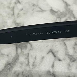 Oakley Holbrook Prizm herrglasögon med polarisering OO9417 59 mm svart båge begagnad bild 9
