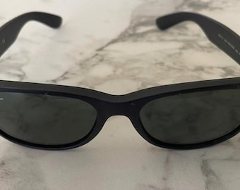 Ray-Ban RB2132 New Wayfarer Sunglasses 622 55-18 145 Green Lenses Matte Black Frame Pre-Owned