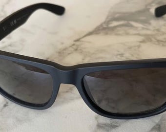 Ray-Ban Justin RB4165 622/T3 Polarized Matte Black Sunglasses Pre-Owned