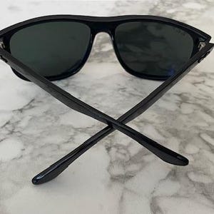 Gafas de sol Ray-Ban RB4147 601/58 60-15 145 3P con lentes polarizadas verdes y montura negra. Usadas. imagen 4